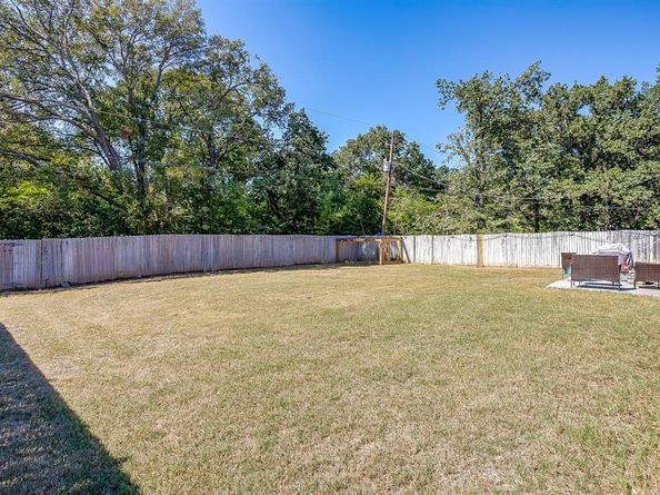 325  Shady Lane , Azle Texas 76020