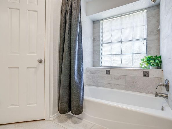 325  Shady Lane , Azle Texas 76020