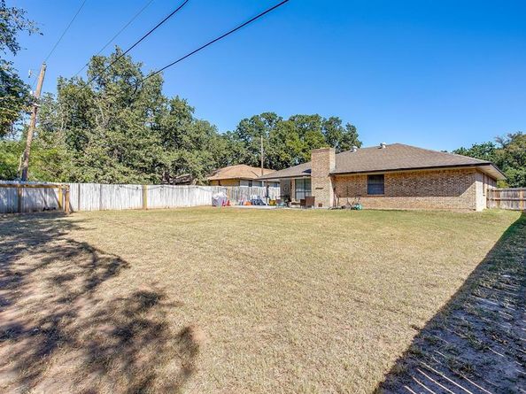 325  Shady Lane , Azle Texas 76020