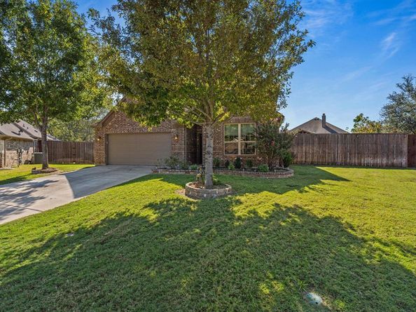 108  Bosque Court , Azle Texas 76020