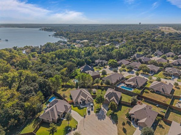 108  Bosque Court , Azle Texas 76020