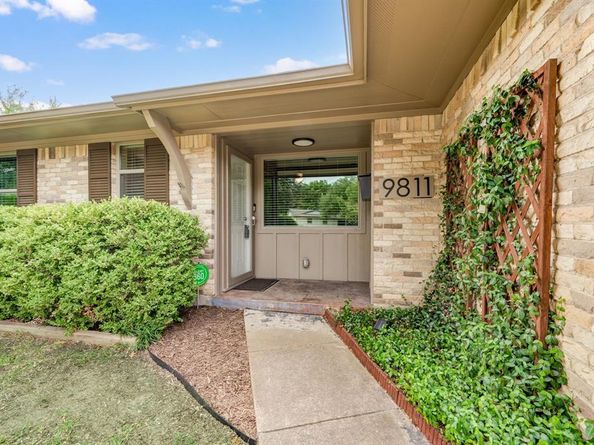 9811  Kingsman Drive , Dallas Texas 75228