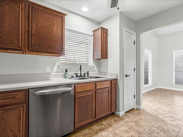 2810  Monthaven Drive , Arlington Texas 76001