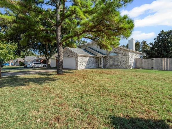 2810  Monthaven Drive , Arlington Texas 76001