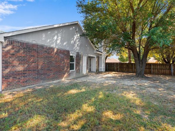 404  Dollins Street , Cedar Hill Texas 75104