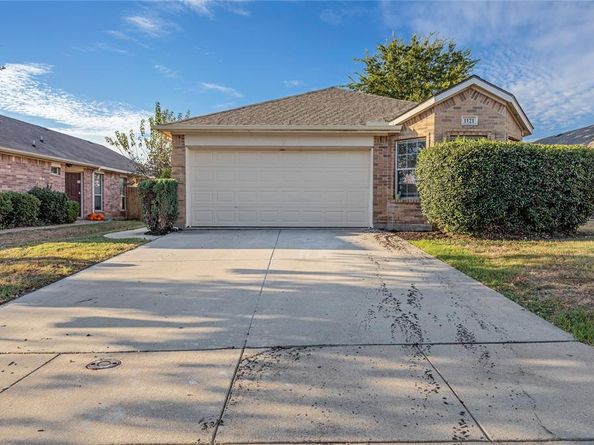 1121  Maplewood Lane , Crowley Texas 76036