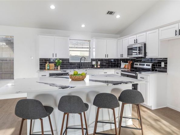 1121  Maplewood Lane , Crowley Texas 76036