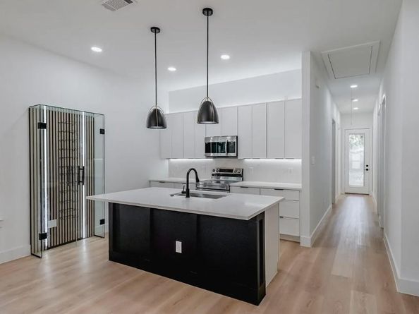 1833  Atlas Drive , Dallas Texas 75216