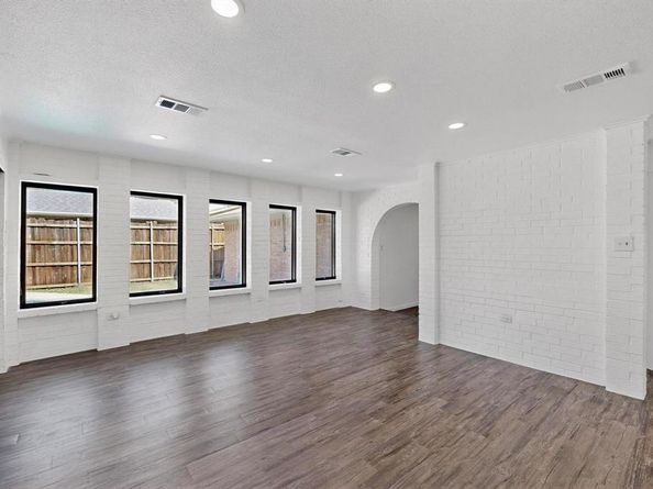 913  Arrowhead Drive , Garland Texas 75043