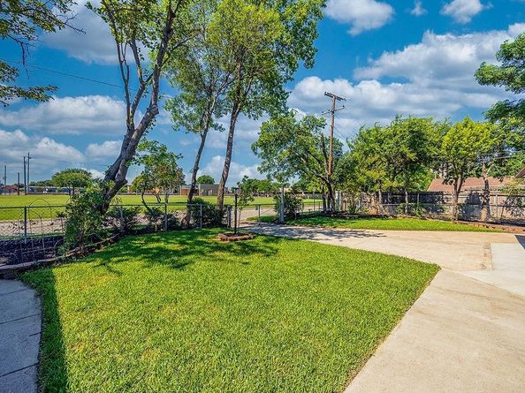 2504  Guilford Road , Fort Worth Texas 76107