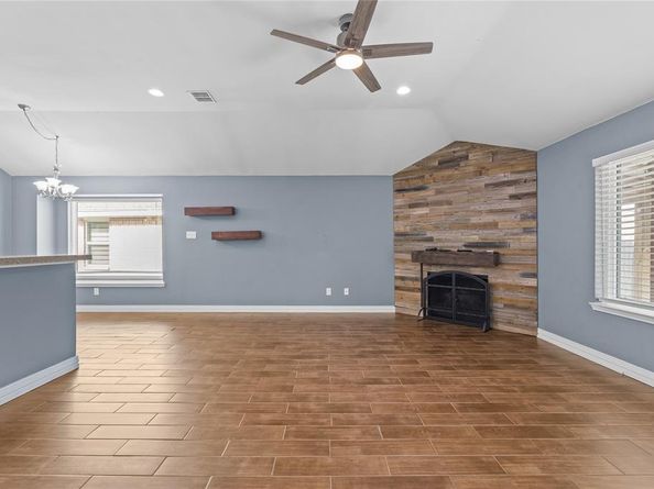 10401  Lake Park Drive , Fort Worth Texas 76053