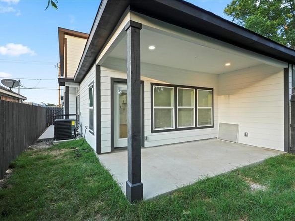 1407  Barry Avenue , Dallas Texas 75223