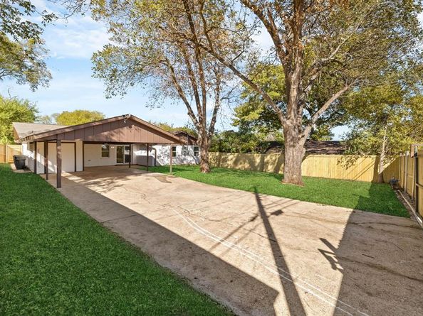 1614 E Red Bird Lane , Dallas Texas 75241