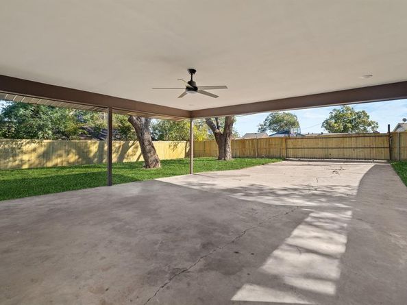 1614 E Red Bird Lane , Dallas Texas 75241