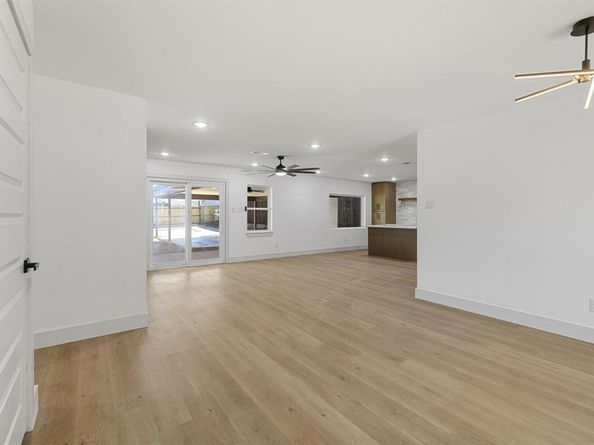 1614 E Red Bird Lane , Dallas Texas 75241