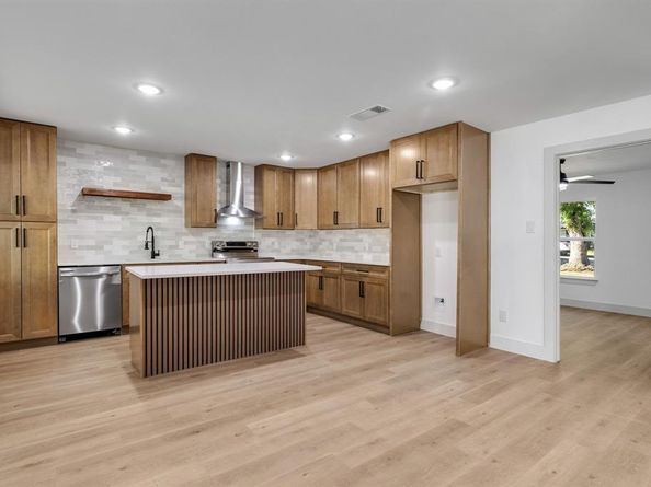 1614 E Red Bird Lane , Dallas Texas 75241