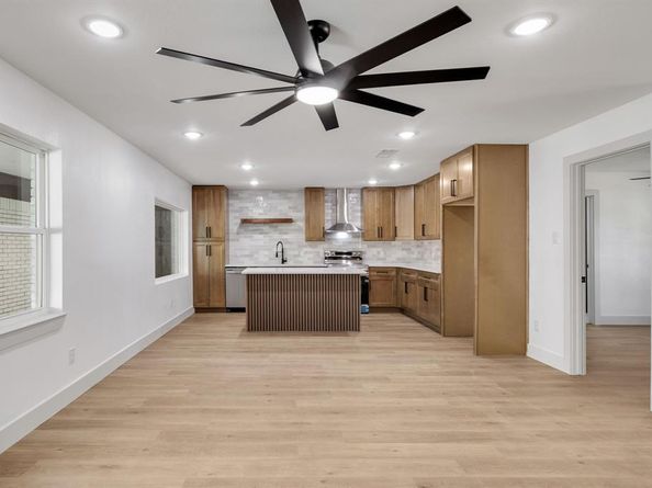 1614 E Red Bird Lane , Dallas Texas 75241