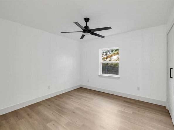 1614 E Red Bird Lane , Dallas Texas 75241