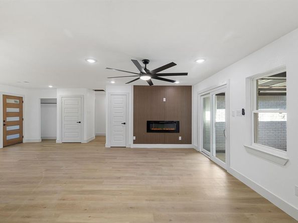 1614 E Red Bird Lane , Dallas Texas 75241