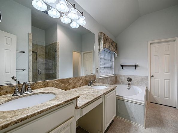 10106  Green Court , Irving Texas 75063