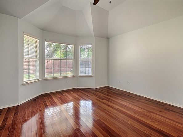 10106  Green Court , Irving Texas 75063