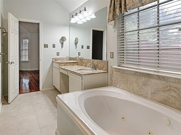 10106  Green Court , Irving Texas 75063