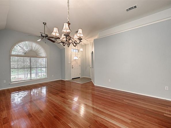 10106  Green Court , Irving Texas 75063