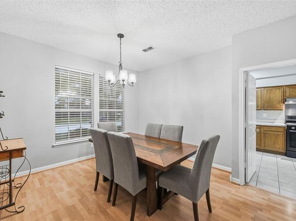 924  Rio Vista Lane , Arlington Texas 76017