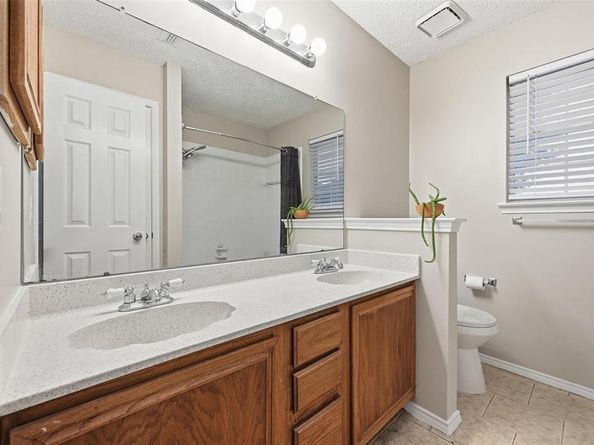 924  Rio Vista Lane , Arlington Texas 76017