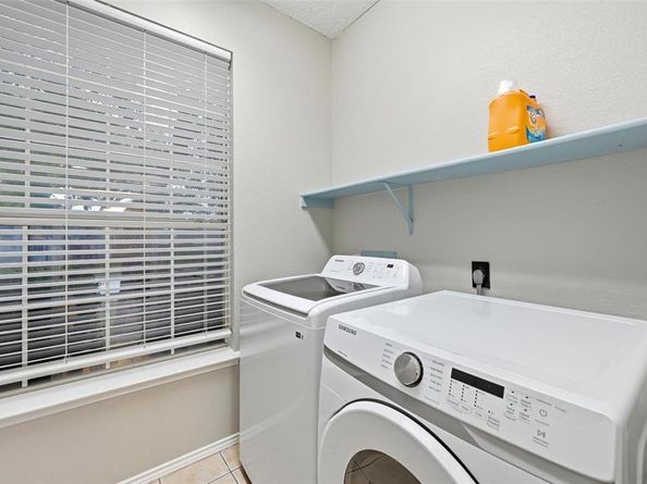 924  Rio Vista Lane , Arlington Texas 76017