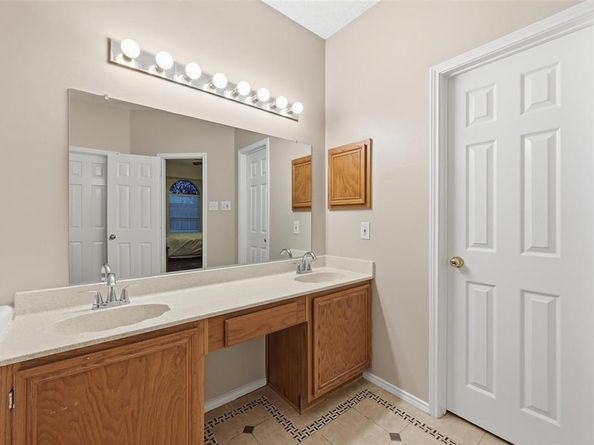 924  Rio Vista Lane , Arlington Texas 76017