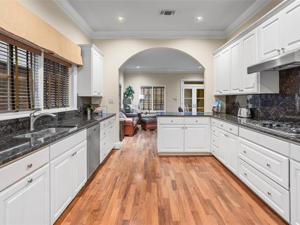 3637  Crestline Road , Fort Worth Texas 76107