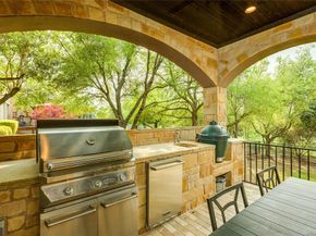 2104  University Club Drive , Austin Texas 78732