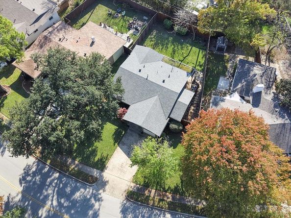 821  Peavy Road , Dallas Texas 75218