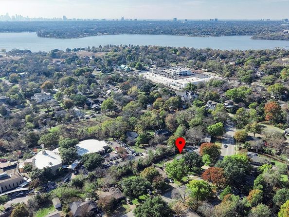 821  Peavy Road , Dallas Texas 75218