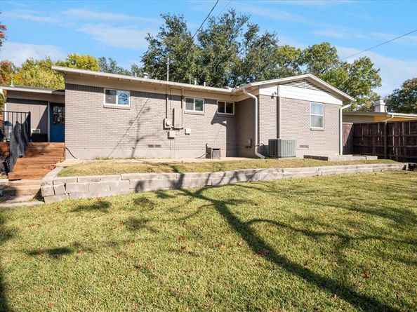 821  Peavy Road , Dallas Texas 75218