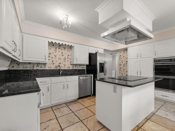 905  Live Oak Lane , Arlington Texas 76012