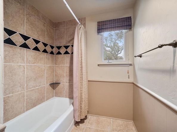 905  Live Oak Lane , Arlington Texas 76012