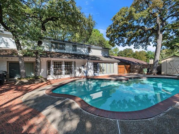 905  Live Oak Lane , Arlington Texas 76012