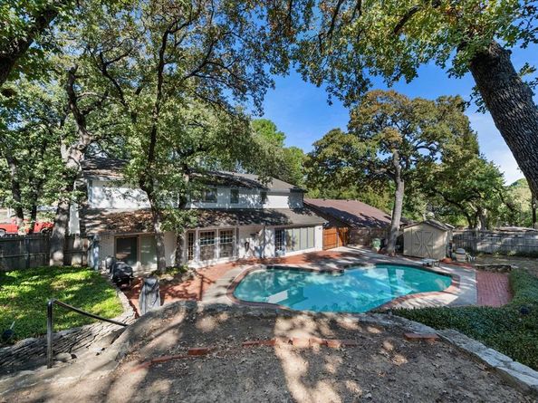 905  Live Oak Lane , Arlington Texas 76012