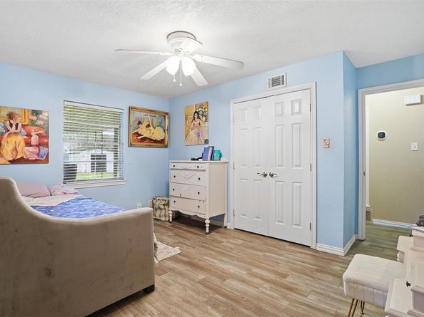 3904  Lakewood Drive , Lake Worth Texas 76135