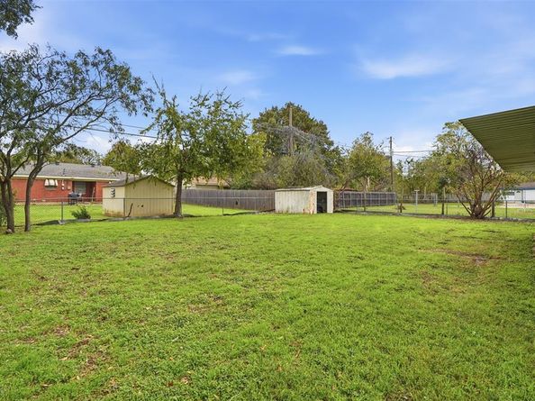 3904  Lakewood Drive , Lake Worth Texas 76135