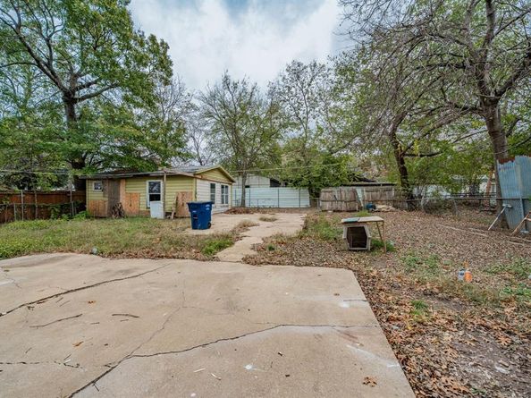 2426  Salerno Drive , Dallas Texas 75224