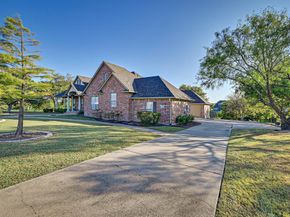 811  Mallard Pointe Drive , Grand Prairie Texas 75104