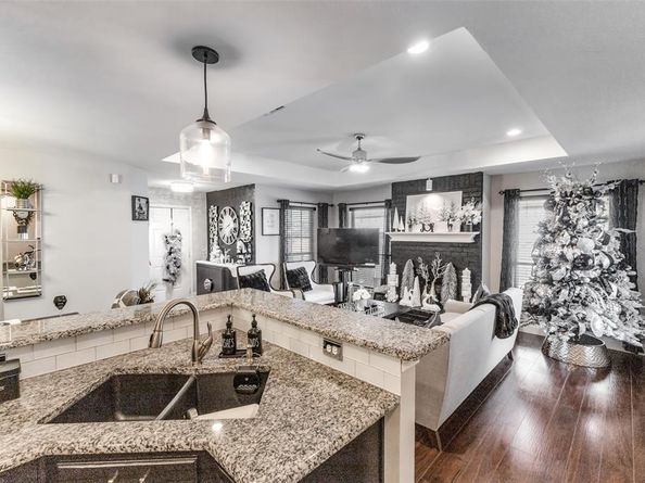 218  Streamside Drive , DeSoto Texas 75115