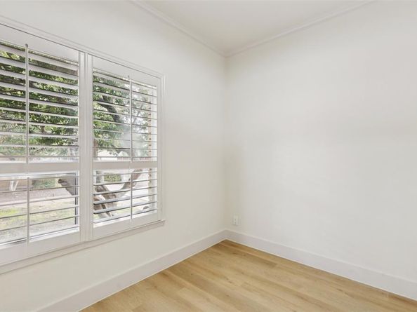 7506 W Northwest Highway  9, Dallas Texas 75225