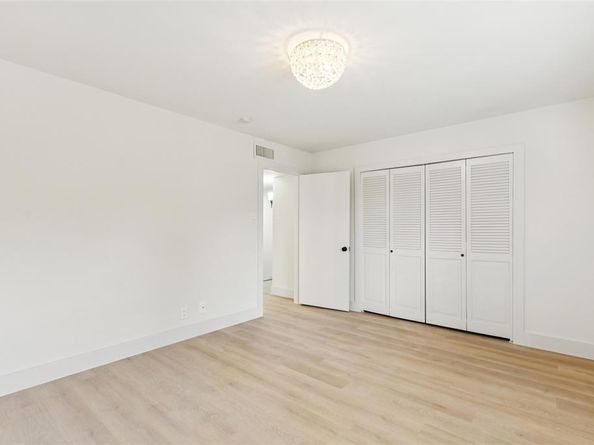 7506 W Northwest Highway  9, Dallas Texas 75225