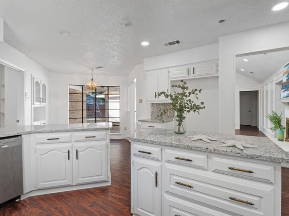 445  Brookfield Drive , Garland Texas 75040