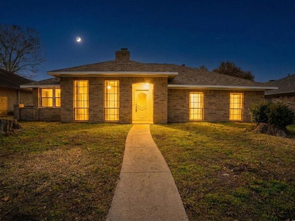 445  Brookfield Drive , Garland Texas 75040