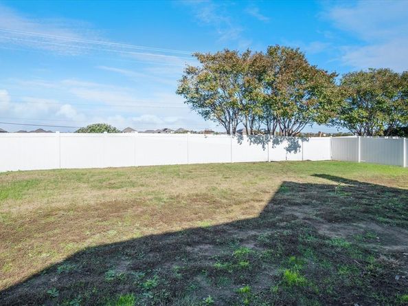 1131  Charleston Lane , Savannah Texas 76227